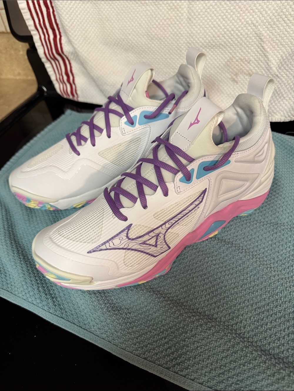 Mizuno Women's Wave Momentum 3 Volleyball Shoe NWOT Never Worn